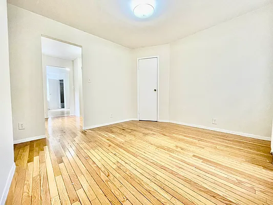 Rented by HOLTON REAL ESTATE INC. | media 12