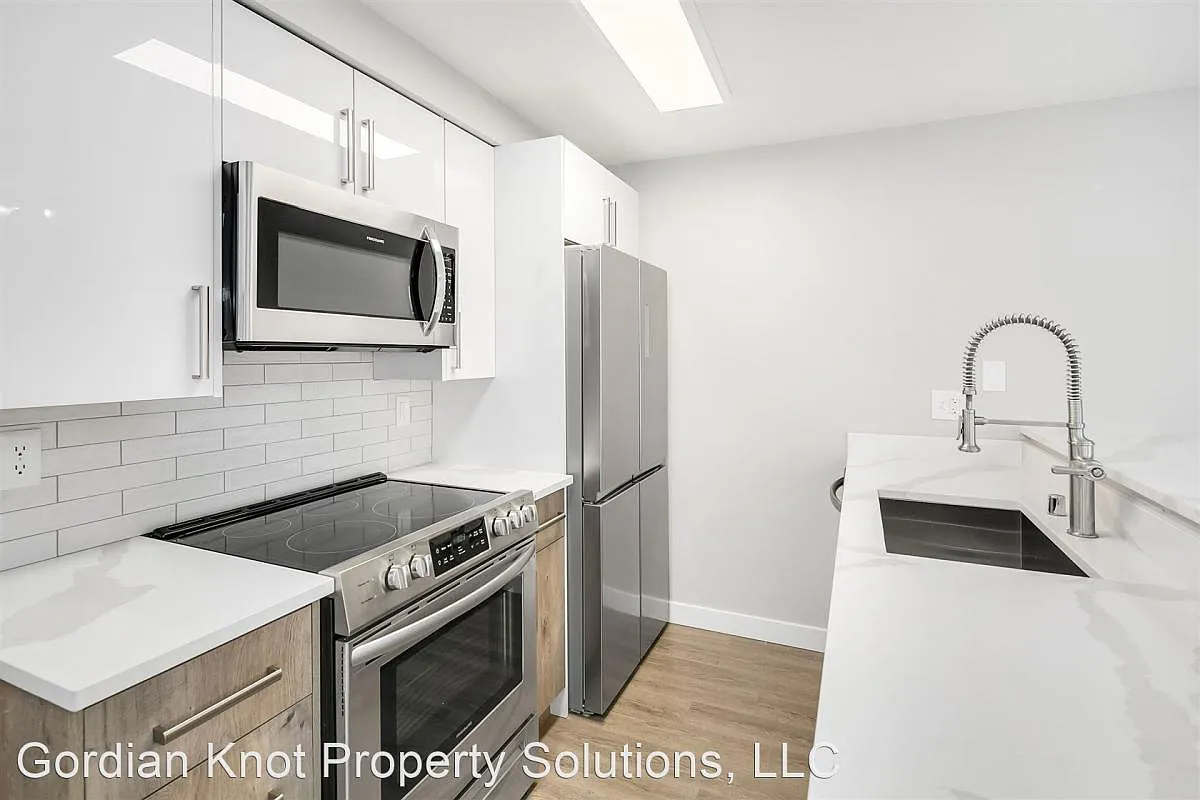 Boylston Place — Photo 1