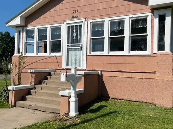 207 N Locust St, Slater, MO 65349
