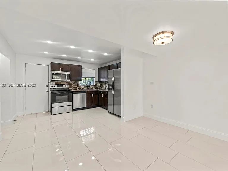 1560 NE 151st St #103 — Photo 7