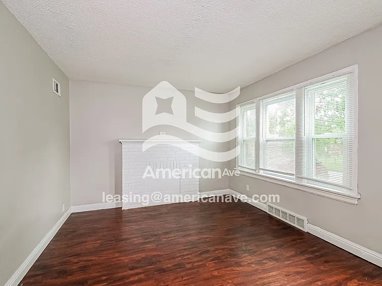 1424727_003_living_room_3.jpg