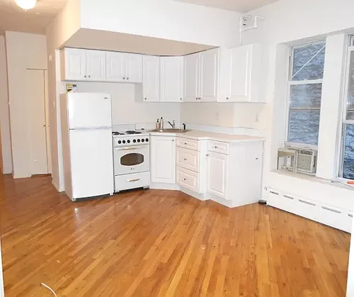 234 Thompson St Photo 1