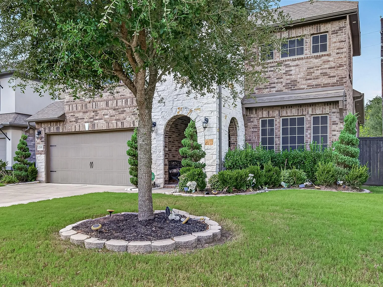 4 bed, 3.5 bath, 3305 sqft, $3,700 — Photo 2