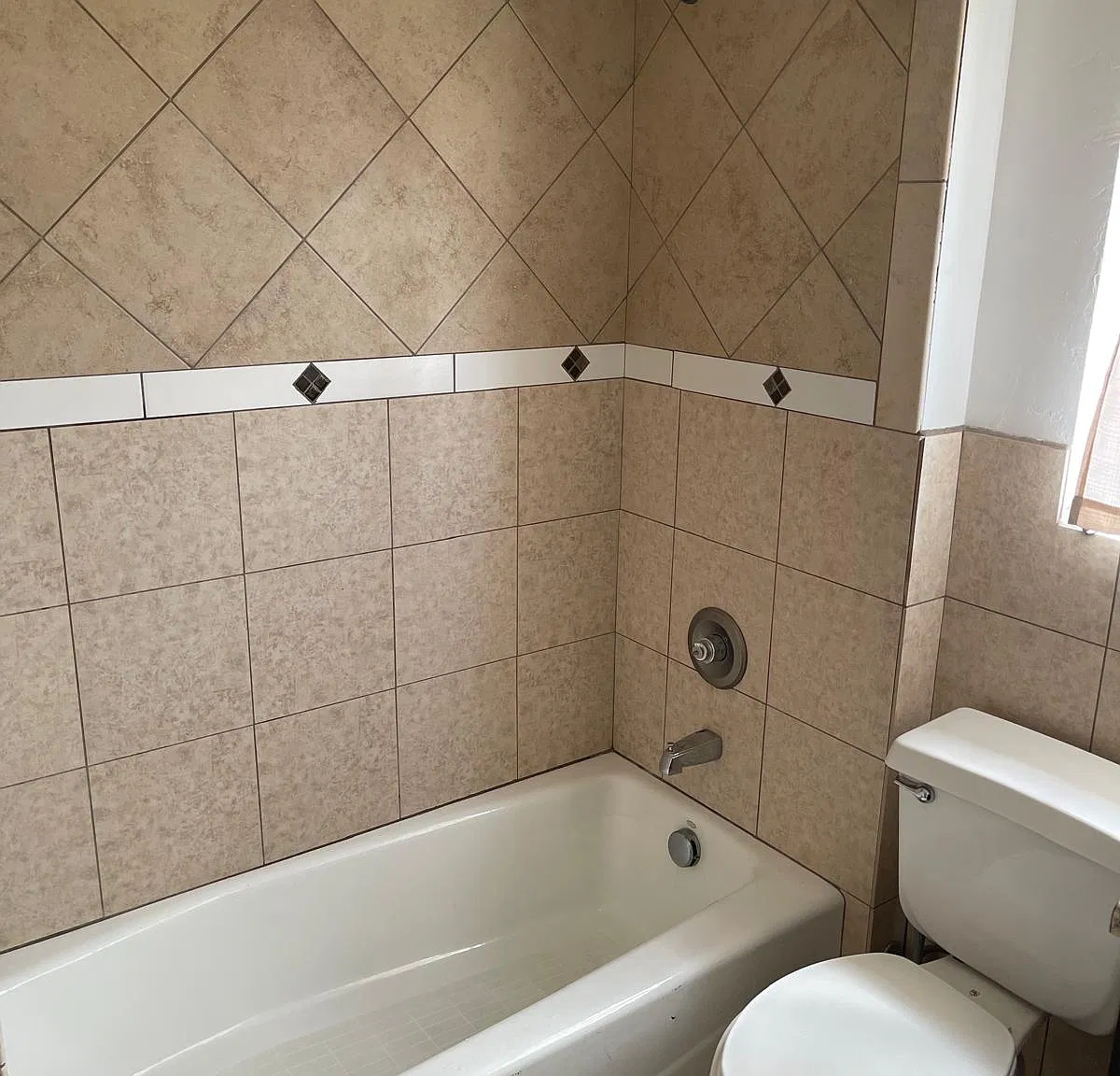 3 bed, 1.5 bath, 1318 sqft, $1,700 — Photo 4
