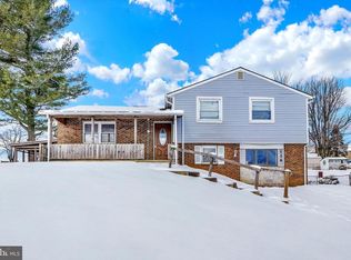 126 Claremont Dr, Seven Valleys, PA 17360