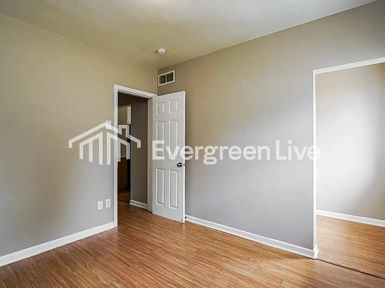 315 S 60th St — Photo 7