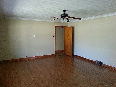 5th image of 3111 Chaucer Ln