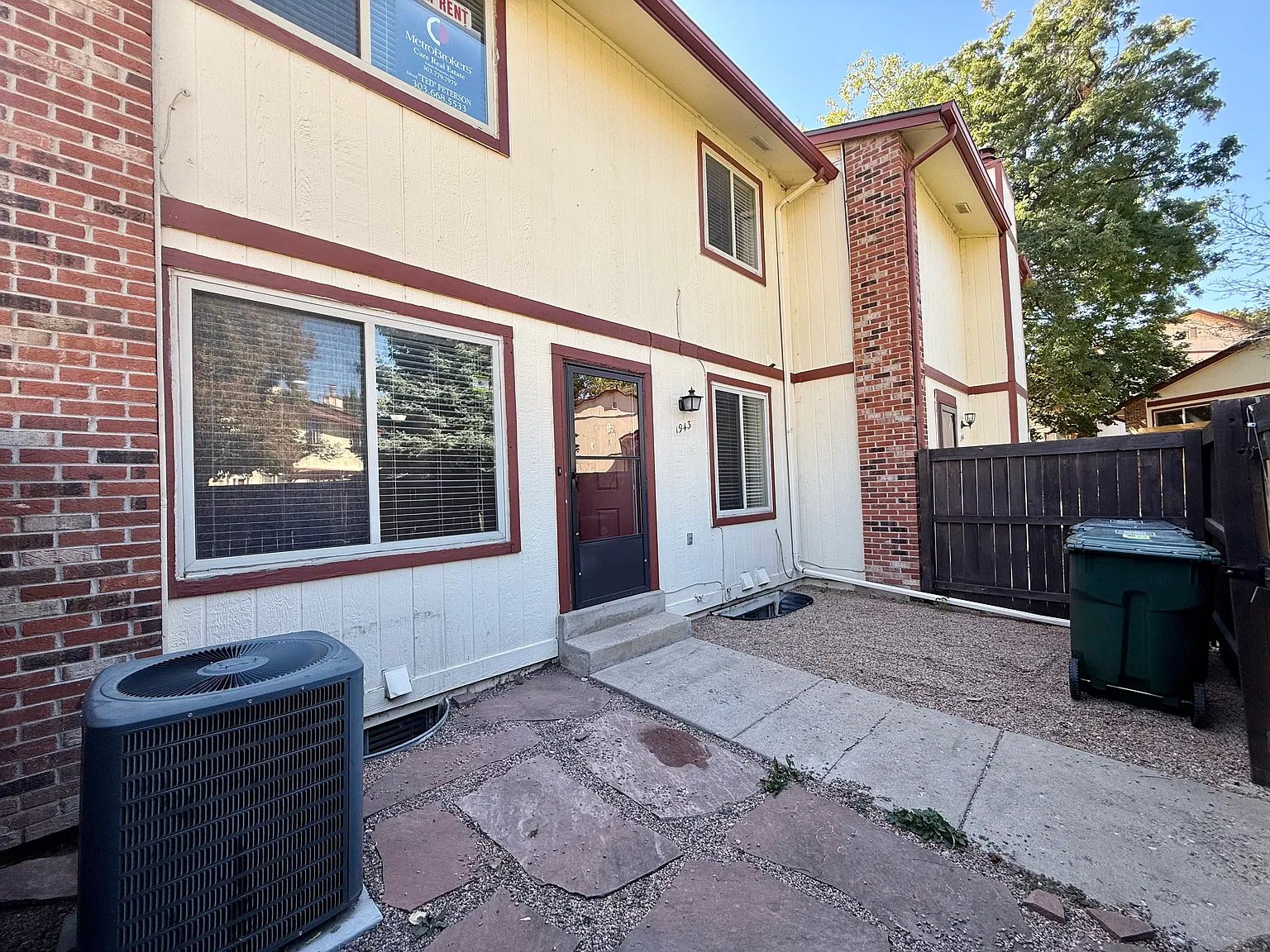 3 bed, 3.0 bath, 1886 sqft, $2,345 — Photo 2