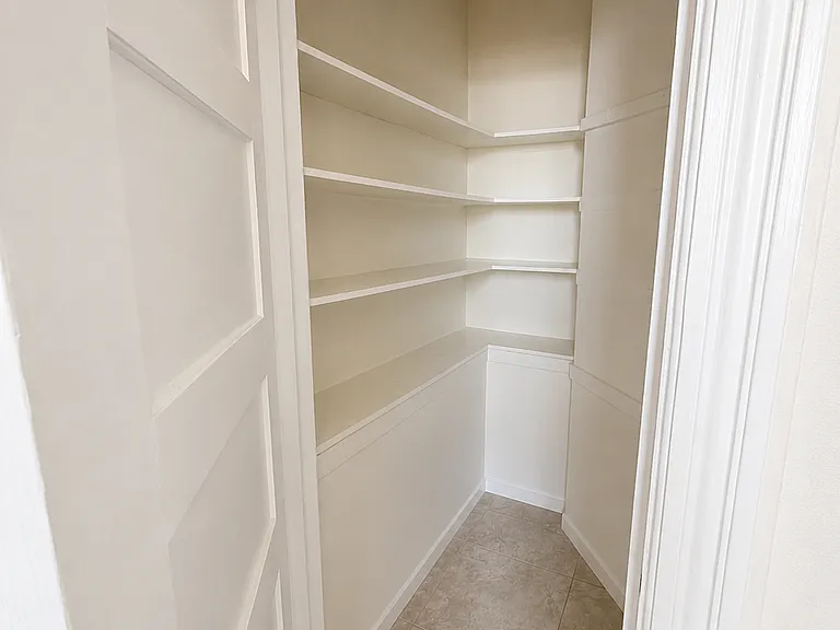137 Hawthorne Ave #4B — Photo 4