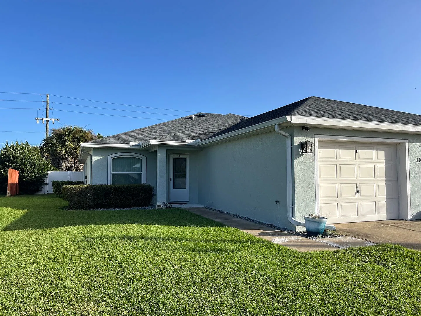 Freshly Updated 3BR/2BA Duplex with Fenced Yard, Screened Lanai & Lawn Care Included $1,850/Month! — Photo 1