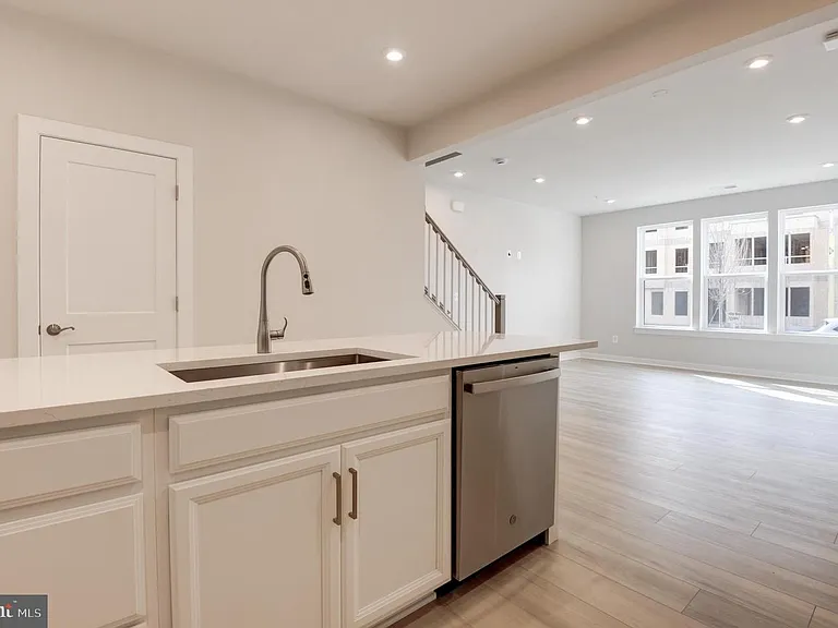 43798 Middleway Ter — Photo 25