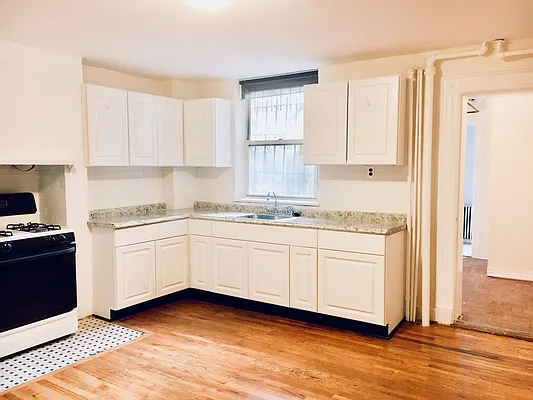 Rented by Flateau Realty | media 4