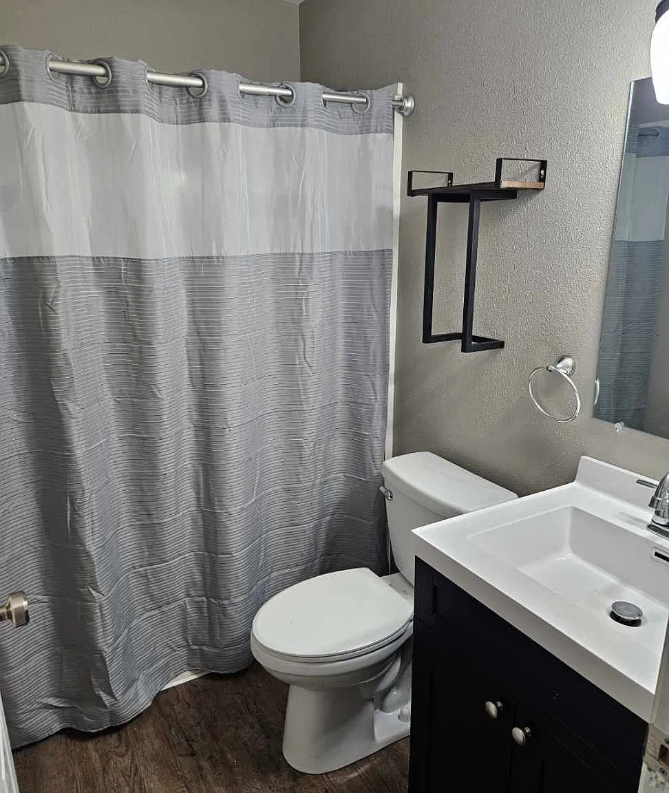 2 bed, 1.5 bath, $1,300 — Photo 3
