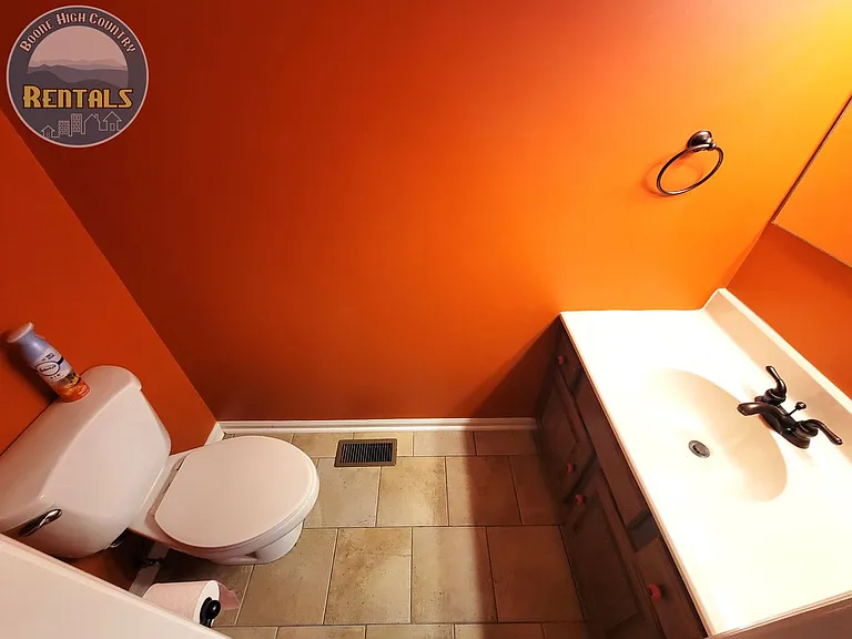 1254 Camelot Ct NE — Photo 6