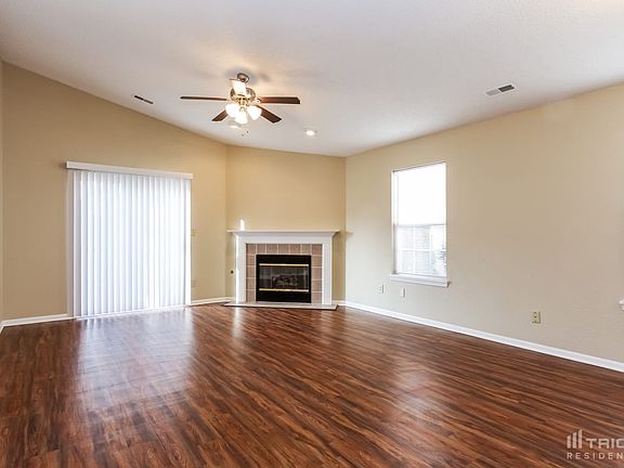 3rd image of 6076 Draycott Dr