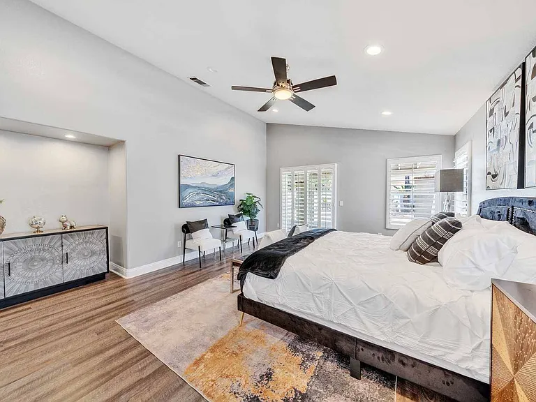 421 Minaret St — Photo 37