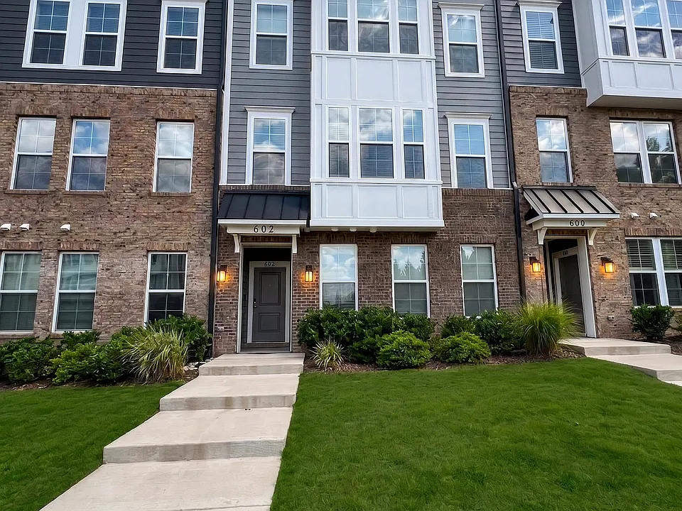 602 Market Grove Dr #100