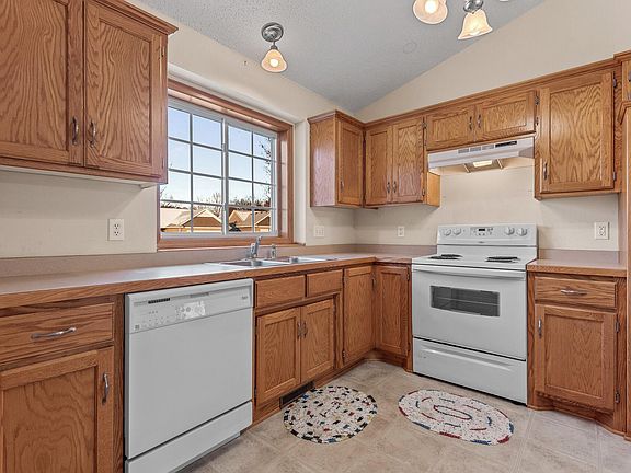 3rd image of 23579 Crocus St NW