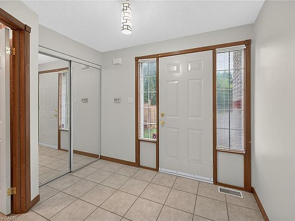 5th image of 33 Brantdale Ave