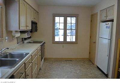 4th image of 1053 Sterling Oaks Dr