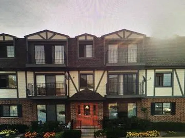 101 Armstrong Dr APT C, Buffalo Grove, IL 60089