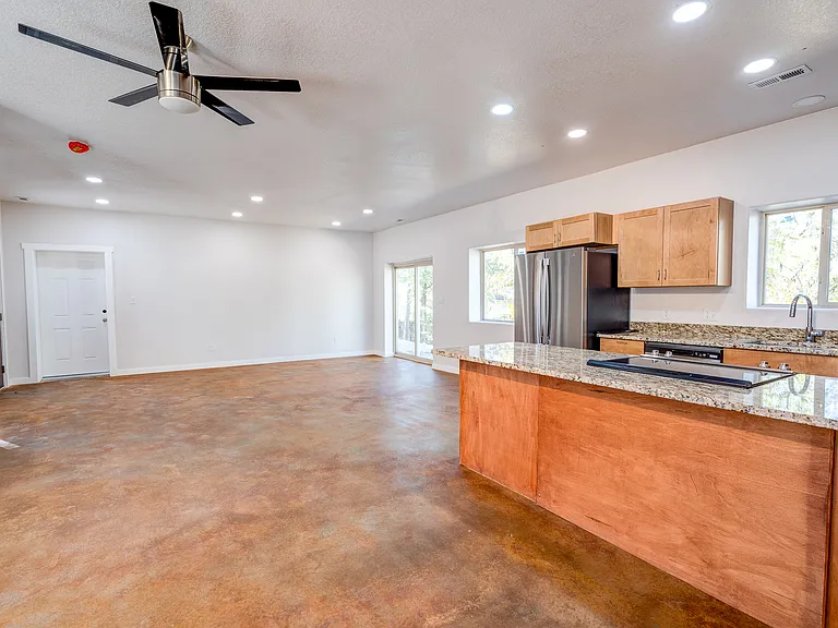 818 E Cucharras St — Photo 7