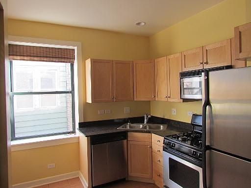 5th image of 3122 W Carmen Ave #2