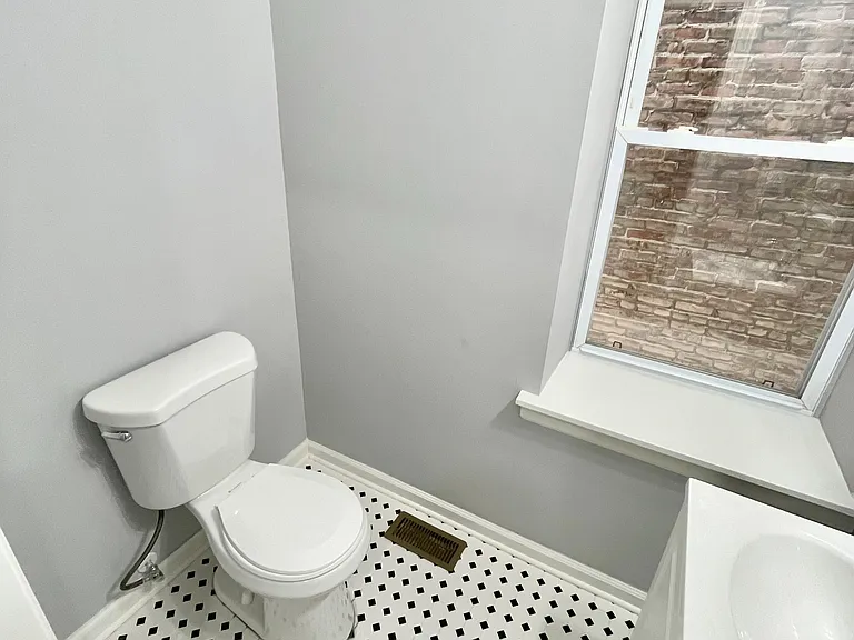 4930 Brown St — Photo 8