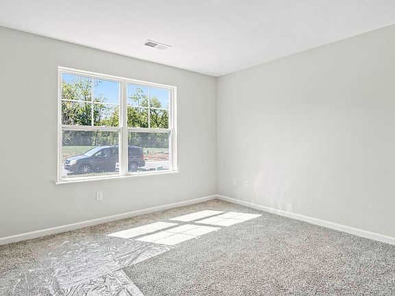 5th image of 211 River Heights Dr