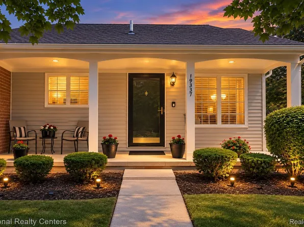 19337 Mandarin Dr, Roseville, MI 48066
