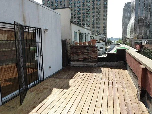 Rented by Chartwell Manhattan Realty | media 26