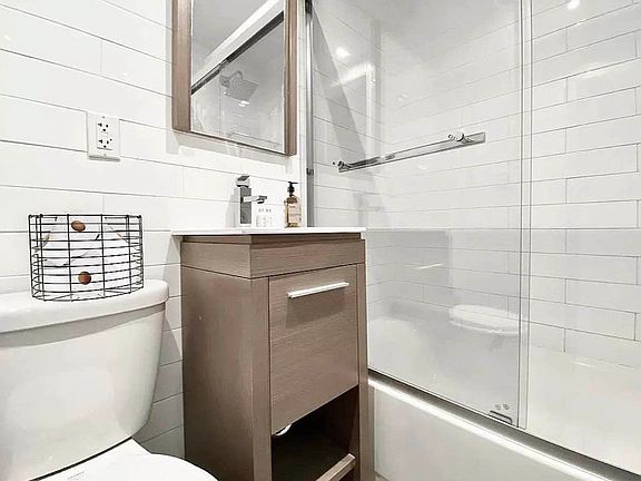 5th image of 309 W 29th St #B