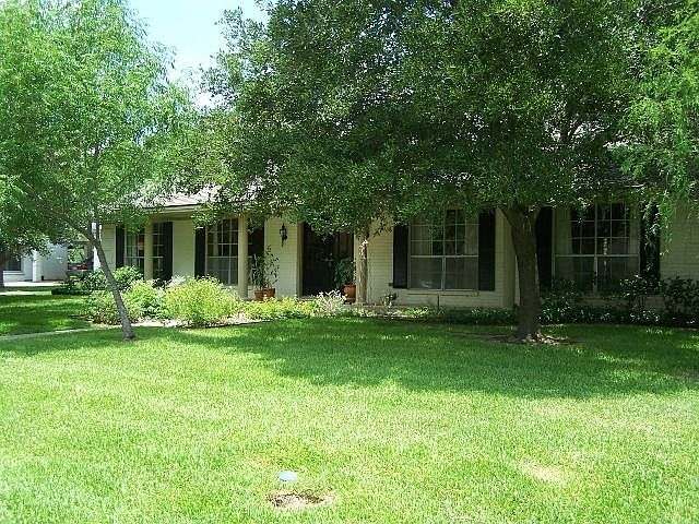 1st image of 3709 Sweetbriar Dr