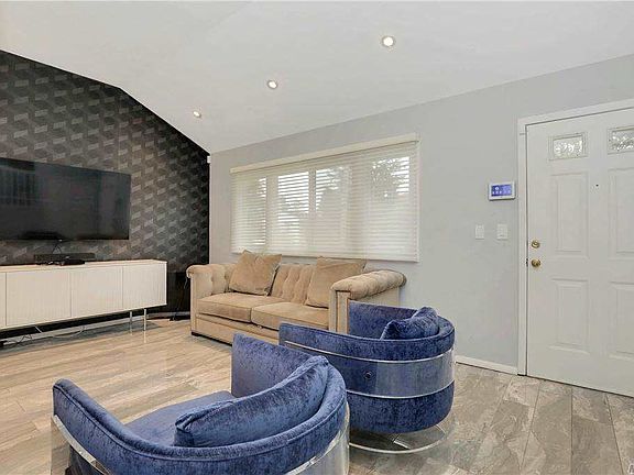 2nd image of 59 Narcisus Ave