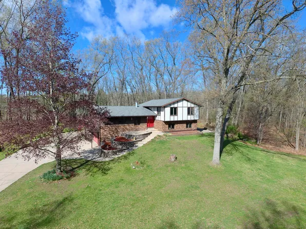 18121 136th Ave, Nunica, MI 49448