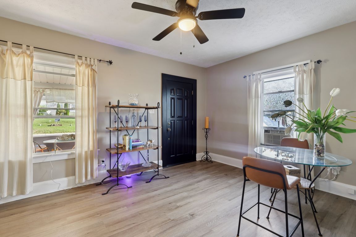 next background image