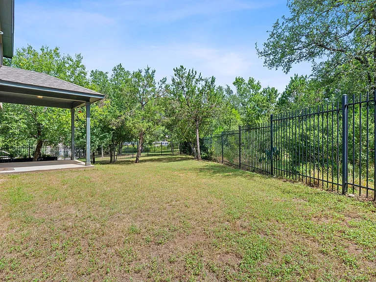 307 Parkside Dr — Photo 5