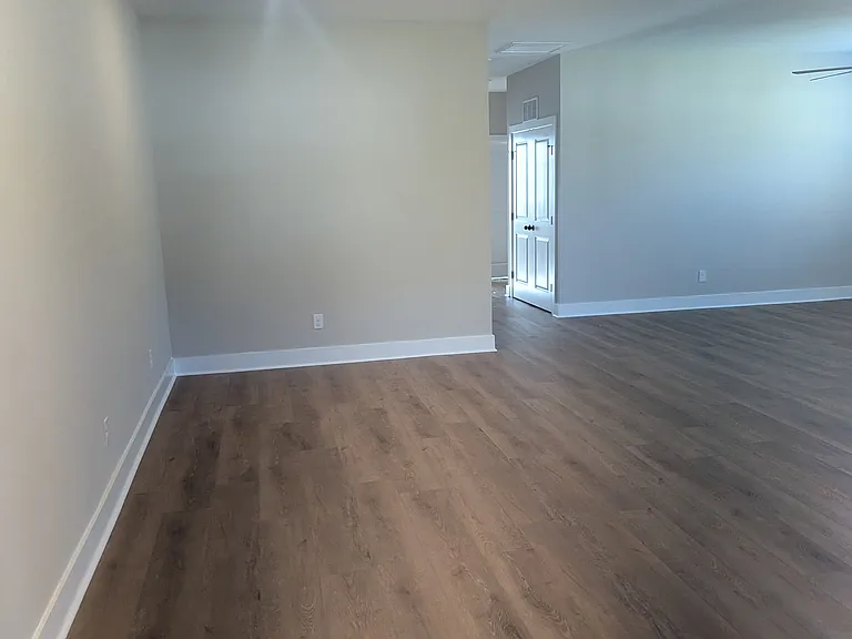 207B White Ave — Photo 4