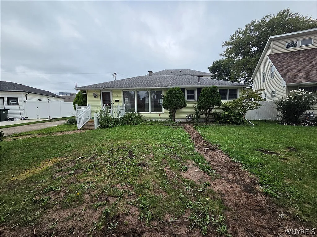 5 bed, 2.0 bath, 1988 sqft, $2,800 — Photo 1