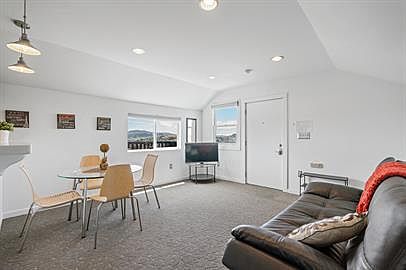 3rd image of 1051 De Haro St
