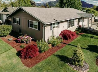 457 NE 12th St, Grants Pass, OR 97526
