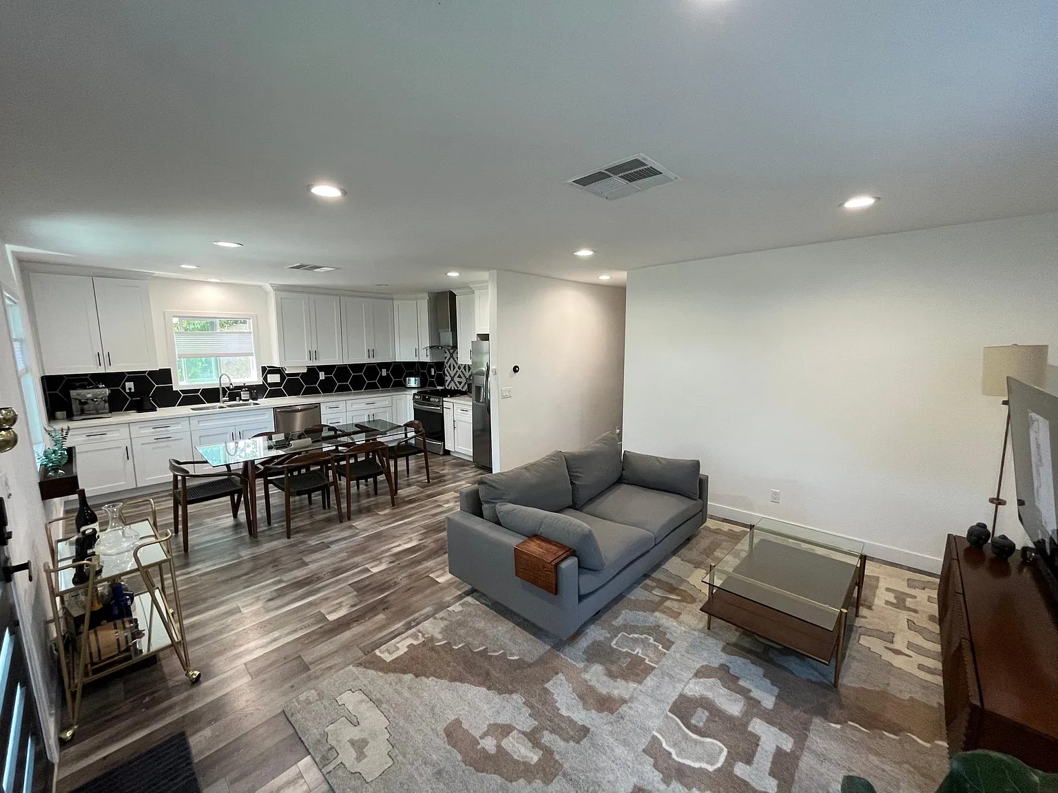 4611 Maplewood Ave — Photo 3