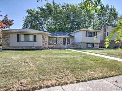 5250 Winchester Dr, Troy, MI, 48085
