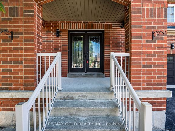 2nd image of 18 Travis Cres