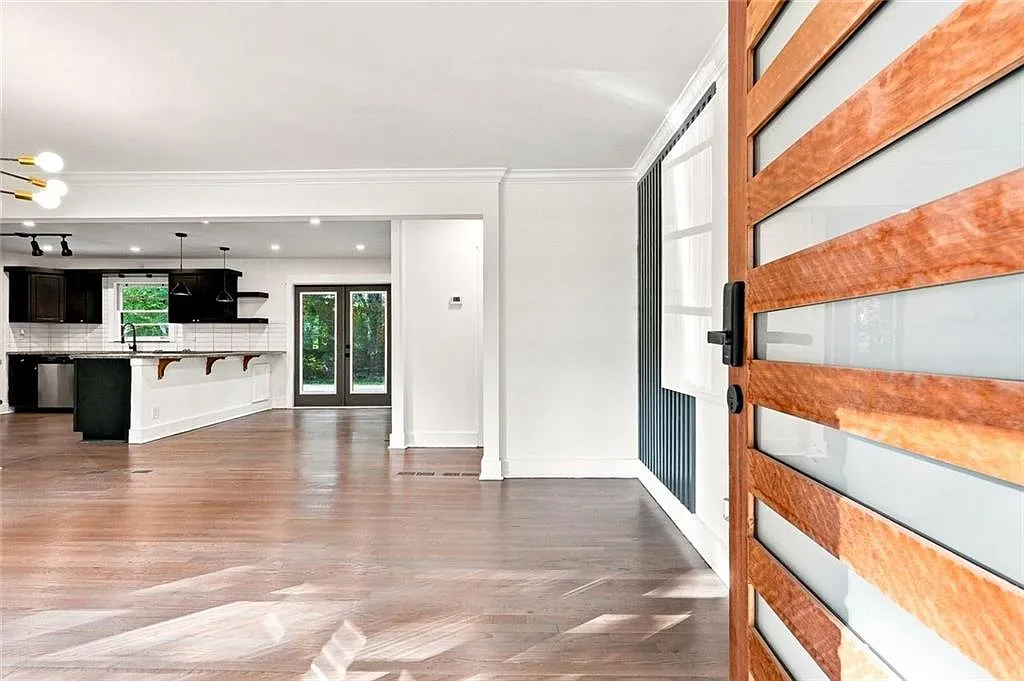 3 bed, 3.0 bath, $3,120 — Photo 3