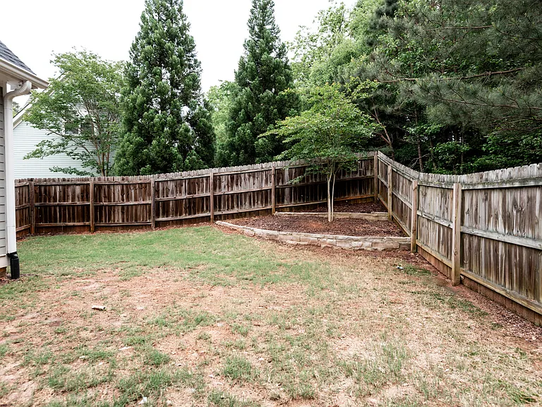 554 Edgewood Dr — Photo 22