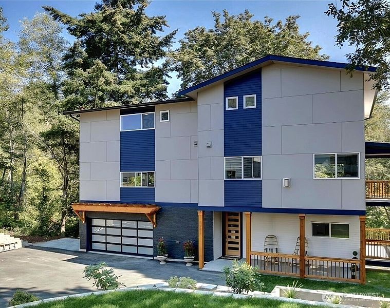 2nd image of 5942 21st Avenue SW