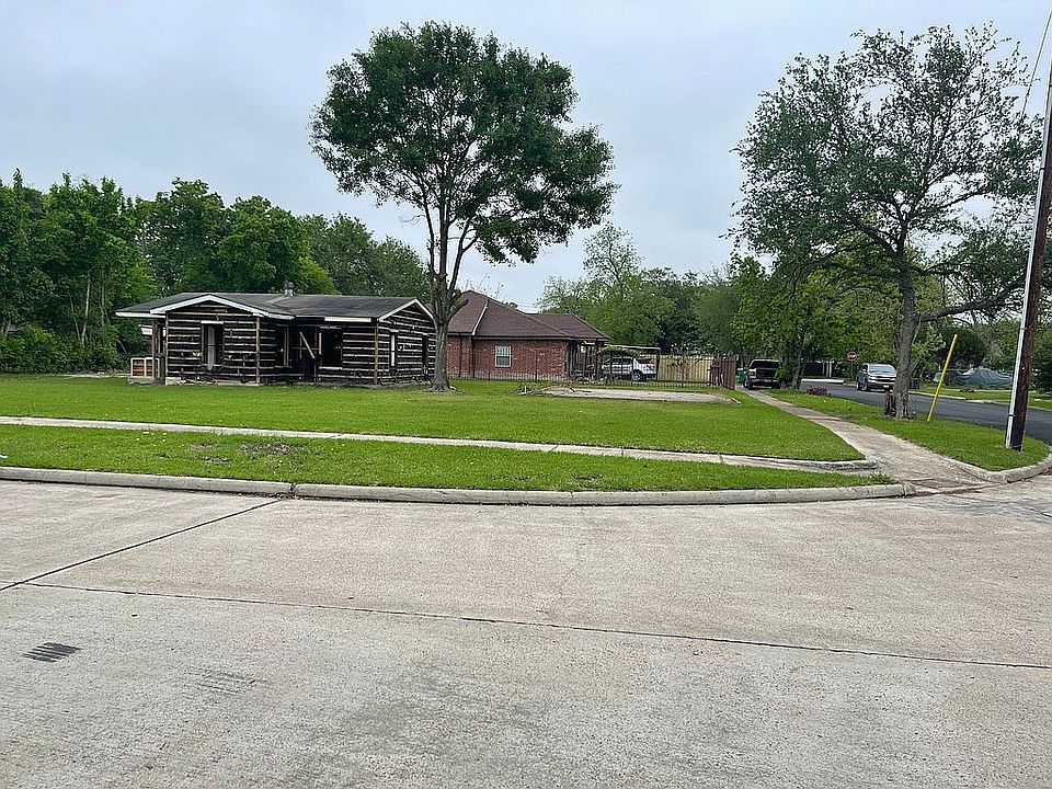 1st image of 202 W Francis Ave