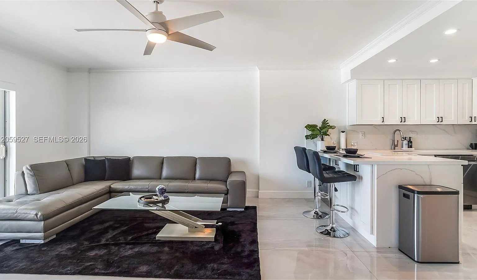 Lauderdale Tower Condo — Photo 4