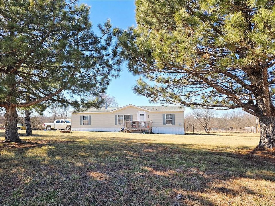 1st image of 914 NE 121st Rd